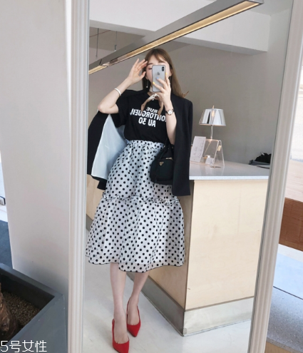 西裝配什么裙子好看？讓你美到挪不開眼