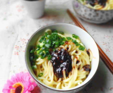 車仔面為什么有點酸？其實不是變質(zhì)了