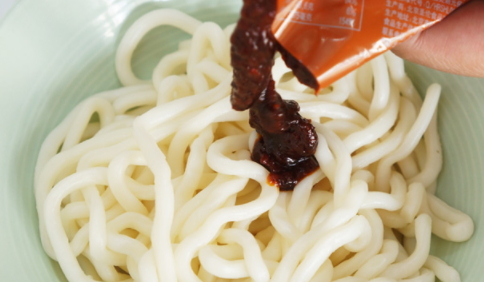 車仔面為什么有點酸？其實不是變質(zhì)了