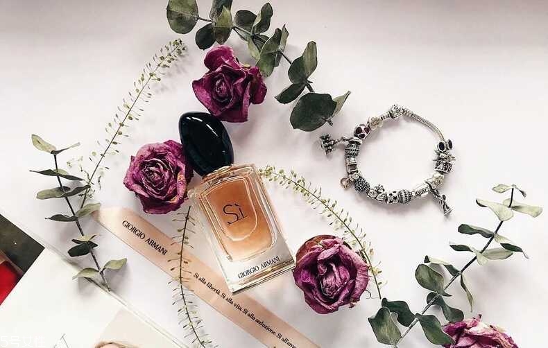 液體香水與固體香水哪個(gè)好？夏天用走珠香水最好