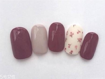 美甲容易掉是因為什么？指甲沒有磨光滑