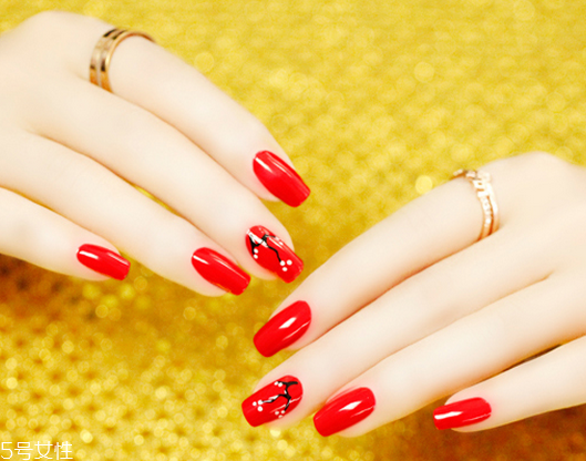 美甲容易掉是因為什么？指甲沒有磨光滑