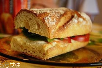 法式長棍面包怎么吃 3種切法2種餡料