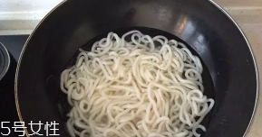 袋裝烏冬面怎么做好吃？地道日式烏冬面做法