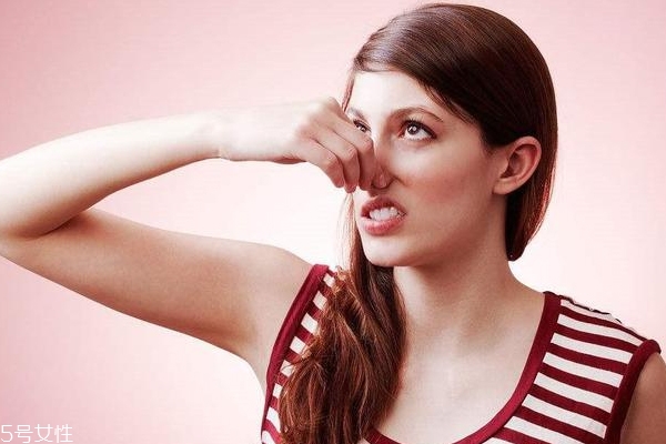 女生體味重是什么原因？越老越重口味