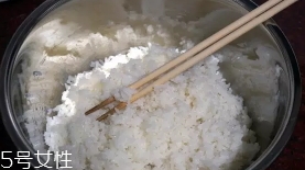 蟹籽壽司是真蟹籽嗎？認真你就輸了