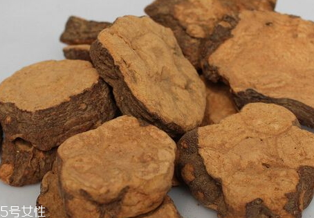 一斤白酒泡多少何首烏 泡酒比例 一斤白酒泡多少何首烏 泡酒比例