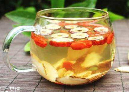 何首烏可以和枸杞一起泡茶嗎 何首烏可以和枸杞一起泡茶嗎