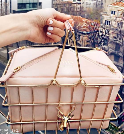 savas是什么牌子？奢華怪趣味手袋