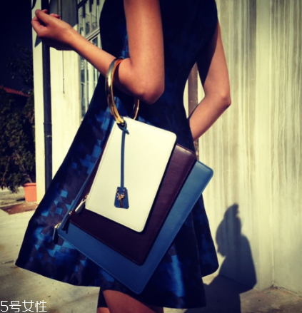 savas包包多少錢？設(shè)計感爆棚的包袋