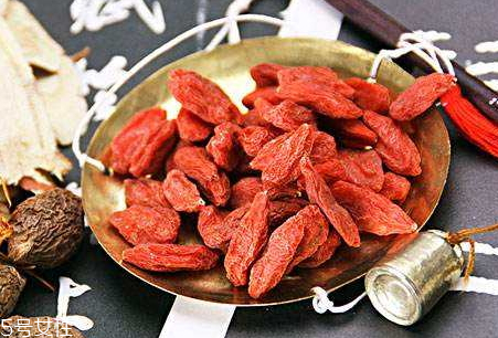 鎖陽(yáng)可以和枸杞泡酒嗎 泡酒方法 鎖陽(yáng)可以和枸杞泡酒嗎 泡酒方法