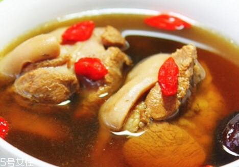 杜仲可以和當(dāng)歸同吃嗎 當(dāng)歸和杜仲可以煲湯 杜仲可以和當(dāng)歸同吃嗎 當(dāng)歸和杜仲可以煲湯