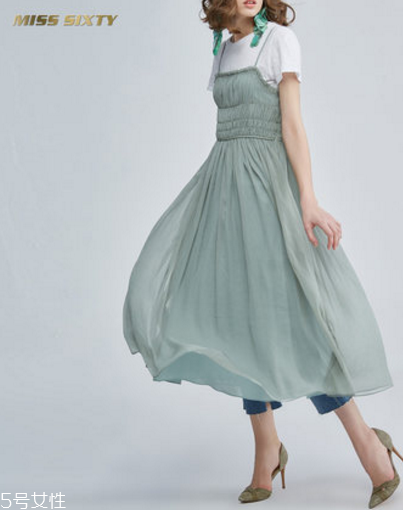 今年流行什么樣的吊帶裙？出街暴擊眼球