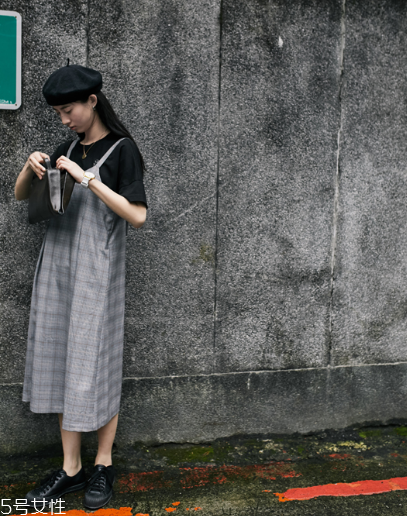 今年流行什么樣的吊帶裙？出街暴擊眼球