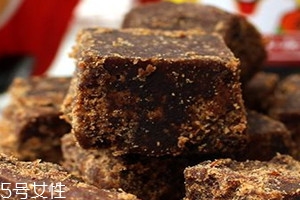 黑糖一天可以喝幾塊 平時兩塊不會發(fā)胖 黑糖一天可以喝幾塊 平時兩塊不會發(fā)胖