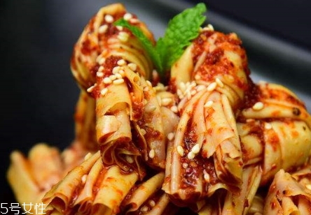 腐竹泡多久 顏色變白變柔軟即可 腐竹泡多久 顏色變白變柔軟即可