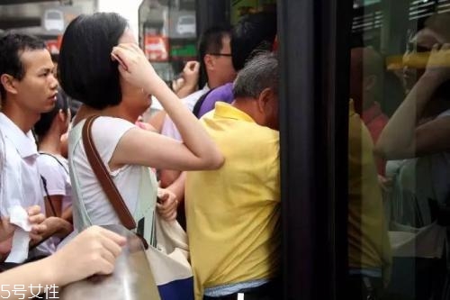 女生體味重是什么原因？越老越重口味