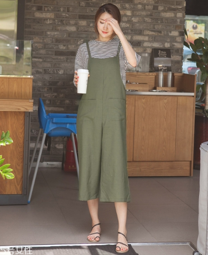 背帶褲怎么穿好看？清新減齡的春日穿搭