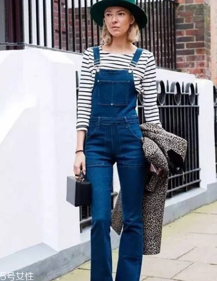 背帶褲怎么穿好看？清新減齡的春日穿搭