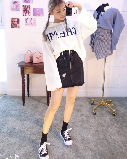 牛仔裙配什么上衣？最經(jīng)典的時尚穿搭