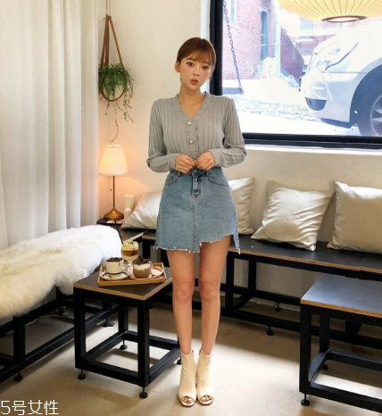 牛仔裙配什么上衣？最經(jīng)典的時尚穿搭