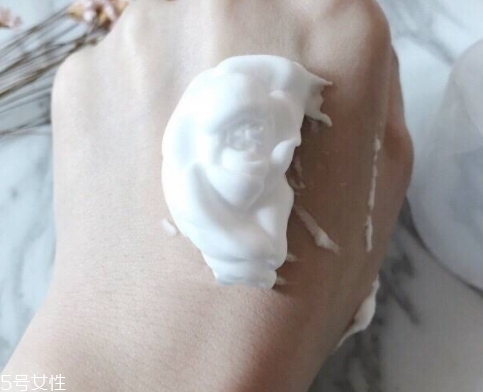 潔面泡沫能卸妝嗎？