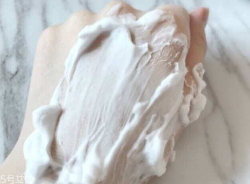 潔面泡沫能卸妝嗎？