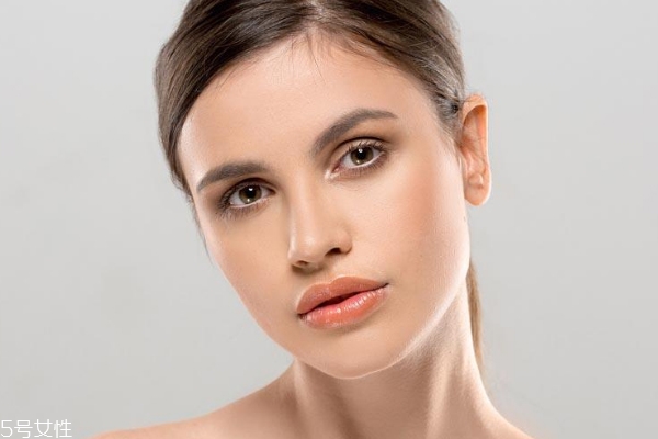 眼妝和唇妝怎么搭配好看？美到窒息的三種搭配