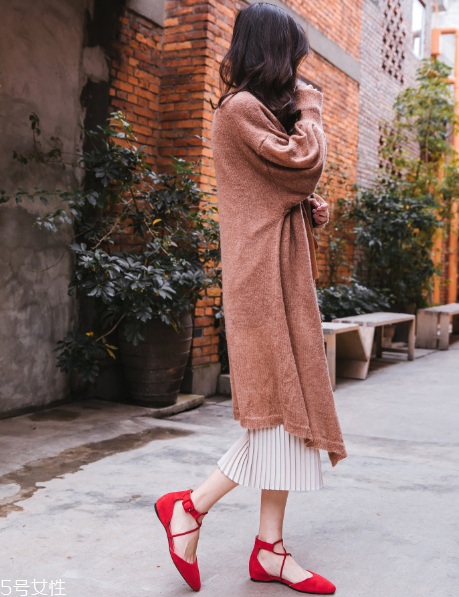 綁帶鞋怎么搭配？秒變街拍女神