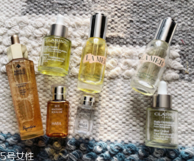 干皮敷面膜多長時(shí)間好？先打底再敷面膜