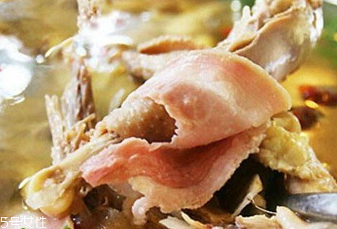 天麻燉雞用多少天麻 一個(gè)人的用量十到十五克 天麻燉雞用多少天麻 一個(gè)人的用量十到十五克