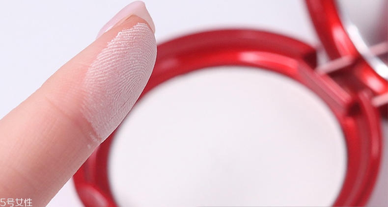 可口可樂(lè)彩妝有哪些？可口可樂(lè)聯(lián)名菲詩(shī)小鋪彩妝盤(pán)點(diǎn)