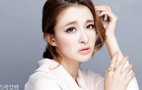 濕敷后還要用爽膚水嗎 濕敷要敷多長時(shí)間 濕敷后還要用爽膚水嗎 濕敷要敷多長時(shí)間