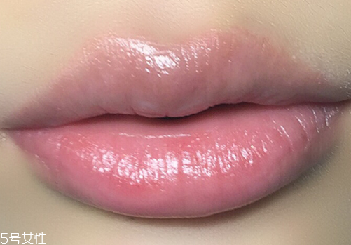 涂口紅前用什么打底比較好 涂口紅的方法及詳細步驟圖解