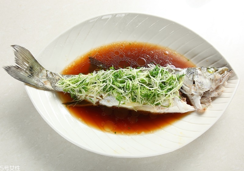 吃魚時(shí)魚刺怎么去除