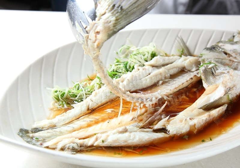 吃魚時(shí)魚刺怎么去除