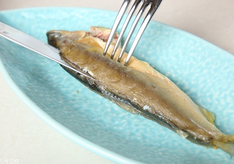 吃魚時(shí)魚刺怎么去除
