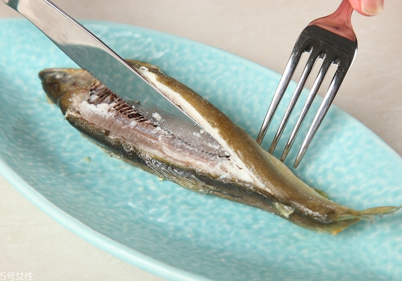 吃魚時(shí)魚刺怎么去除