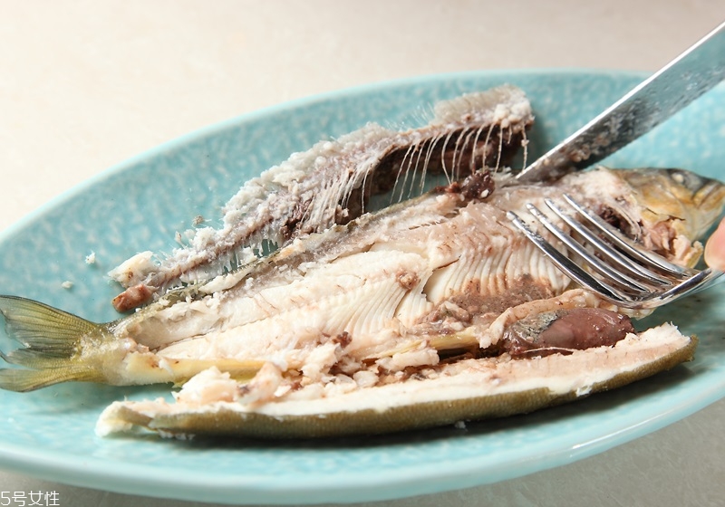 吃魚時(shí)魚刺怎么去除
