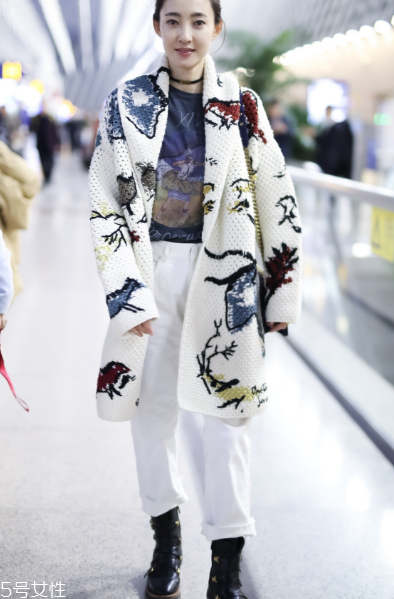 白褲子怎么搭配衣服好看？跟著明星學(xué)穿搭