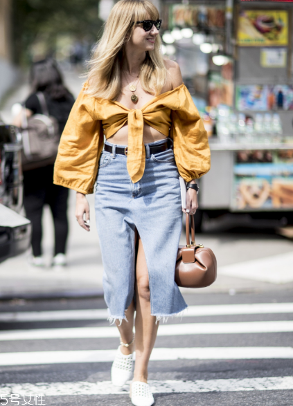 開衩裙應該怎么搭配？秀出性感美腿