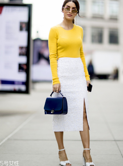 開衩裙應該怎么搭配？秀出性感美腿