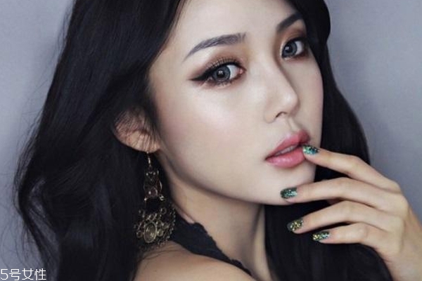 單色眼影怎么涂自然？手殘黨適合單色眼影