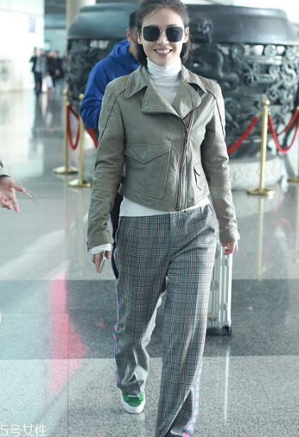 格紋褲子配什么上衣？最拉風(fēng)的春日穿搭