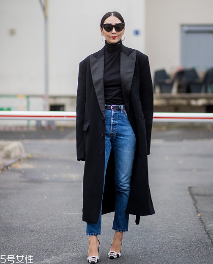 黑色打底衫怎么配衣服？時尚界的常青單品