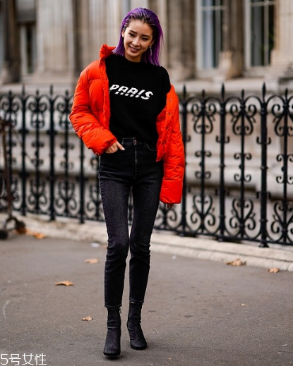 黑色打底衫怎么配衣服？時尚界的常青單品