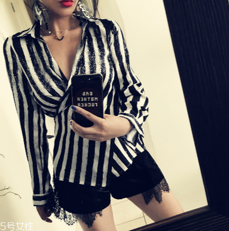 今年流行什么樣的白襯衫？襯衫也有新花樣