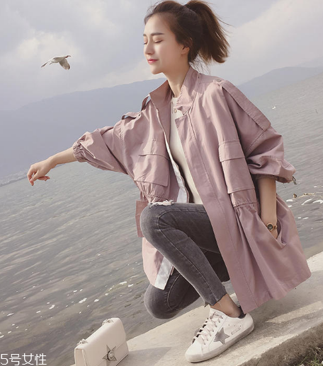 今年流行什么樣的風衣？這幾款少女感十足