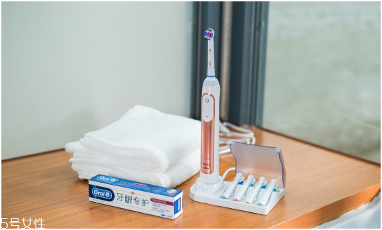 歐樂b電動(dòng)牙刷怎么樣？四個(gè)刷頭很好用