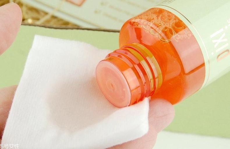 去角質(zhì)化妝水含酒精嗎？適合痘肌嗎？